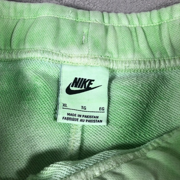Nike Shorts Mens XL Green Tie Dye Have A Nike Day French Terry Lounge DN3839-332 - Picture 8 of 10
